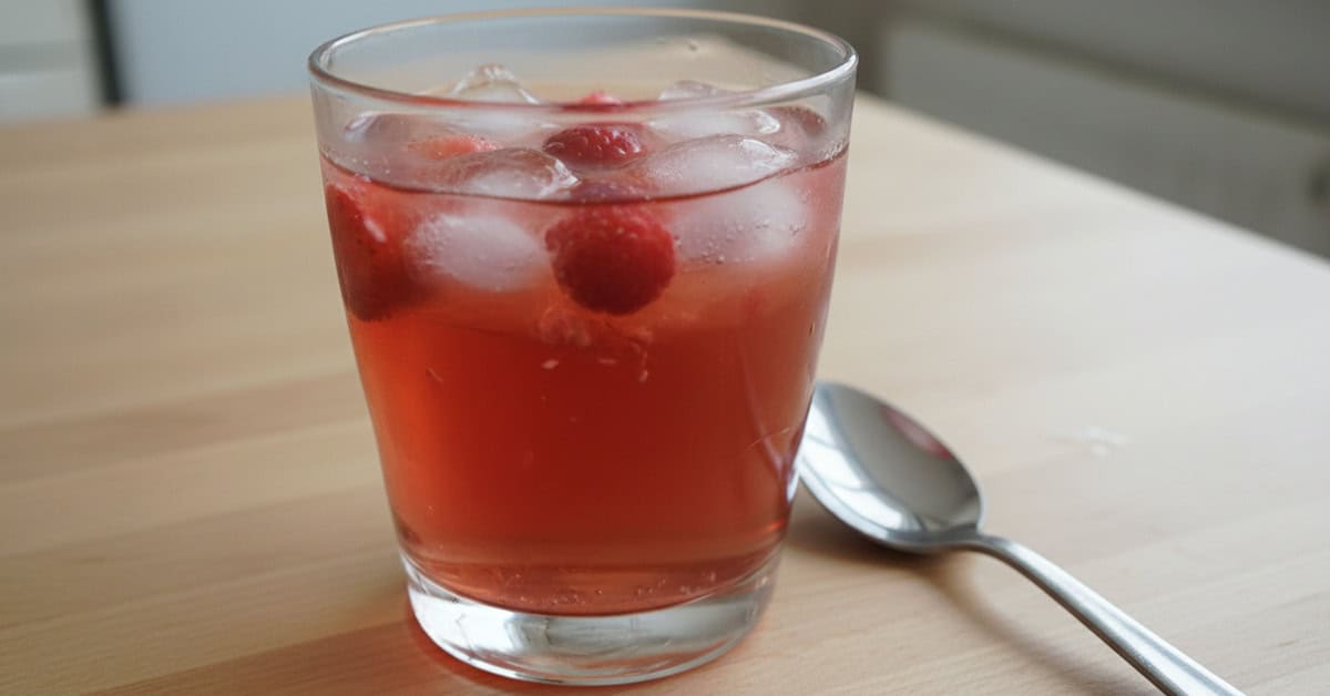 Leia mais sobre o artigo Chá de Frutas Vermelhas Gelado: Refresco Delicioso para o Verão